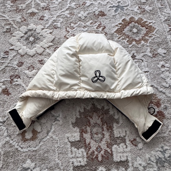 TNA Women's Off-White Puffer Jacket - Picture 8 of 8